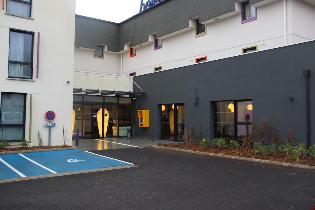 Kyriad Saint Quentin En Yvelines - Montigny Montigny-le-Bretonneux Exterior foto
