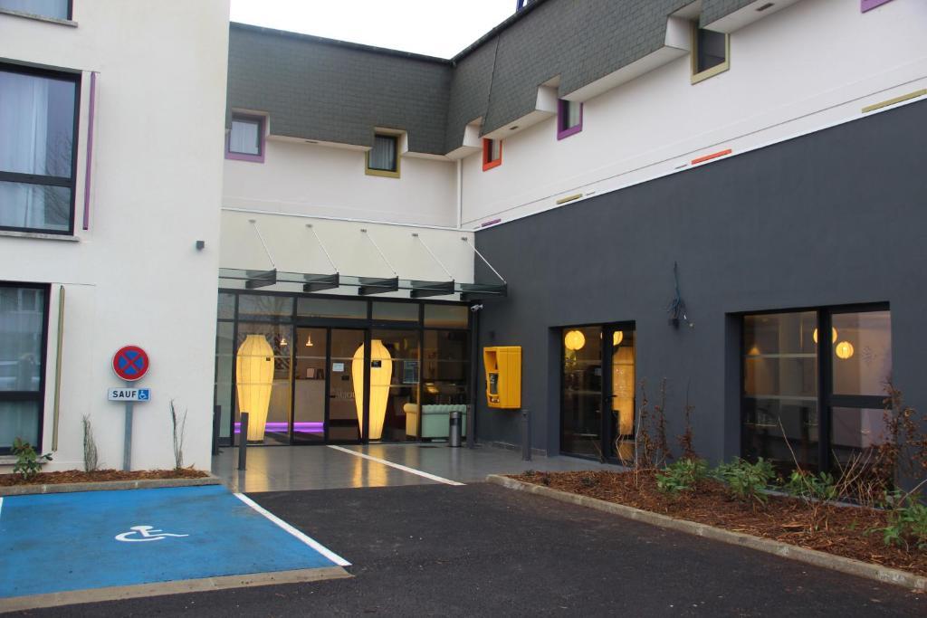 Kyriad Saint Quentin En Yvelines - Montigny Montigny-le-Bretonneux Exterior foto