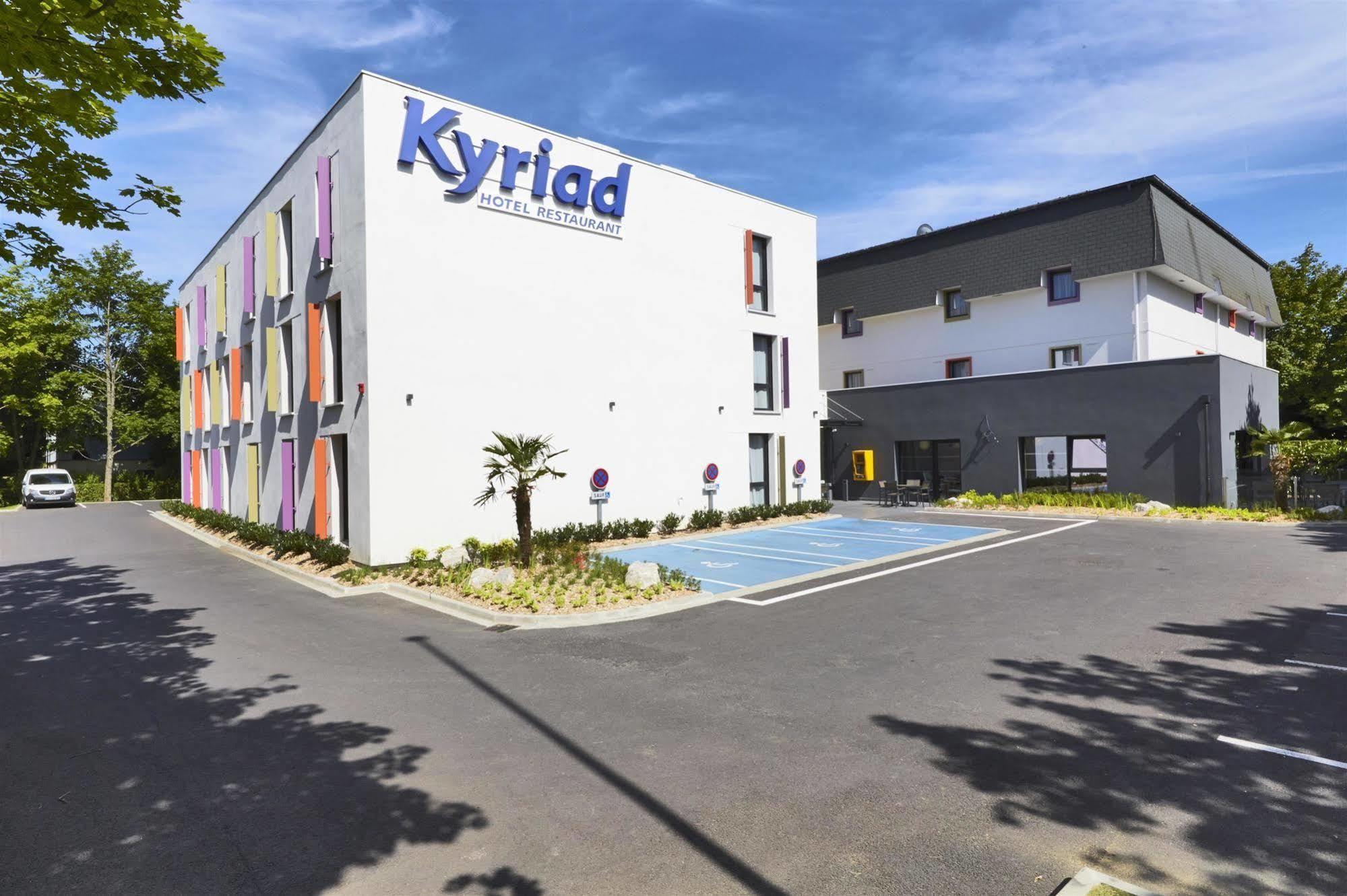 Kyriad Saint Quentin En Yvelines - Montigny Montigny-le-Bretonneux Exterior foto